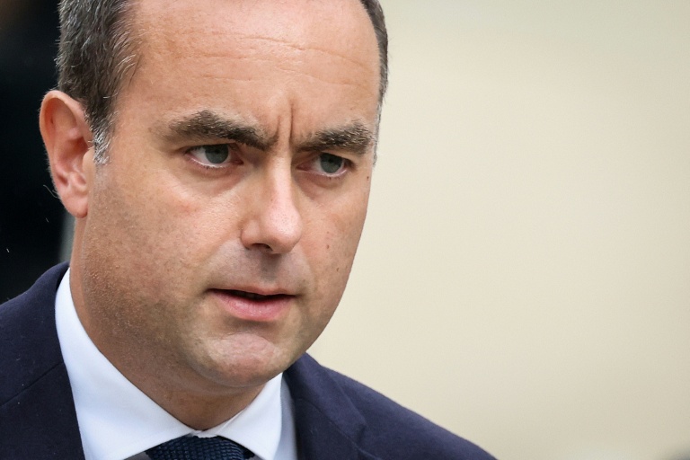 Le Premier ministre Sébastien Lecornu lors de la cérémonie de passation avec son prédécesseur à l'Hôtel Matignon à Paris le 10 septembre 2025
