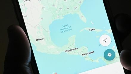 Le "Golfe du Mexique" rebaptisé "Golfe d'Amérique" sur l'application Google Maps sur un smartphone, le 11 février 2025 à Washington