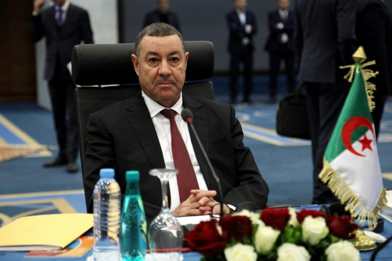Le ministre algérien de l'Intérieur Saïd Sayoud participe à une rencontre avec son homologue français Laurent Nuñez, à Alger, le 16 février 2026
