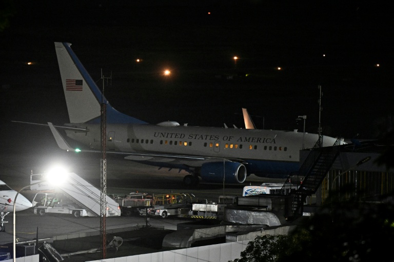 L'avion transportant le ministre américain de l'Energie Chris Wright arrive à l'aéroport de Maiquetia, au Venezuela, le 1er septembre 2026