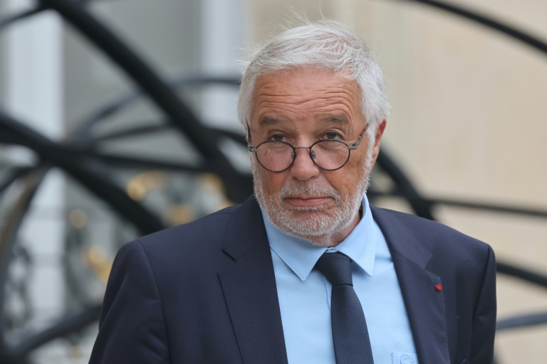 Le ministre sortant de l'Aménagement du territoire et de la Décentralisation, François Rebsamen à la sortie de l'Elysée, le 3 septembre 2025 à Paris