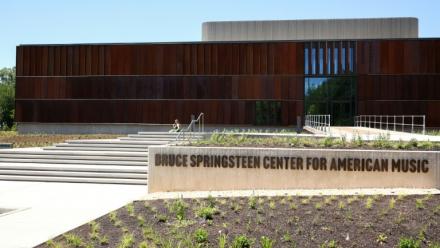 Vue de l'extérieur du Bruce Springsteen Center for American Music à Long Branch, New Jersey, le 9 juin 2026.
