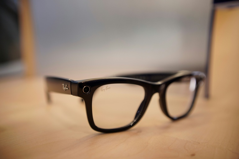 Des lunettes connectées Ray-Ban Meta exposées au Mobile World Congress (MWC) de Barcelone, le 2 mars 2026
