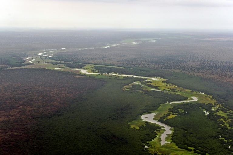 Vue aérienne de la rivière Pibor traversant le paysage entre les parcs nationaux de Boma et de Badingilo, le 4 février 2020, dans le sud du Soudan