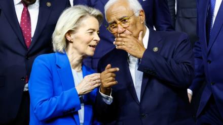 La présidente de la Commission européenne Ursula von der Leyen et du Conseil, Antonio Costa, à Johannesbourg, le 22 novembre 2025