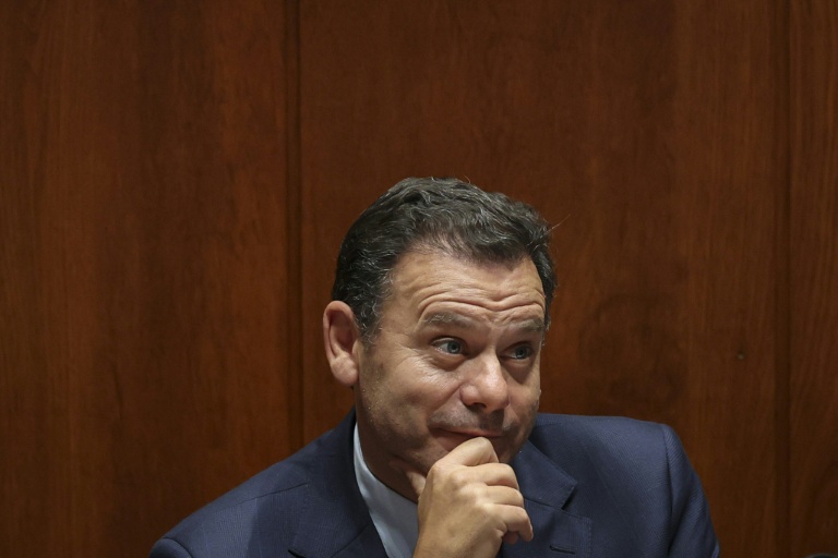 Le Premier ministre du Portugal Luis Montenegro, le 28 octobre 2025 dans l'hémicycle à Lisbonne.