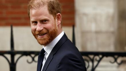 Le prince Harry quitte la Haute Cour de Londres, en Angleterre, le 20 janvier 2026, à l'issue de la deuxième journée du procès qui l'oppose à un grand groupe de presse britannique