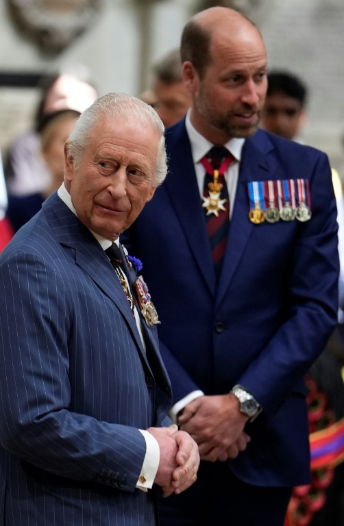 Le roi Charles III et le prince William, le 8 mai 2025, à Londres