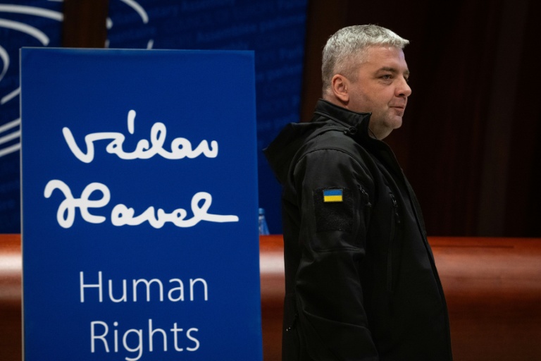 Le journaliste ukrainien Maxime Boutkevitch vient de recevoir le Prix des droits de l'homme Vaclav Havel du Conseil de l'Europe, à Strasbourg (France) le 29 septembre 2025