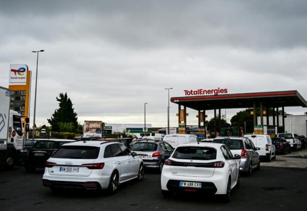 Station-service TotalEnergies à Beziers (sud de la France) le 1er octobre 2026