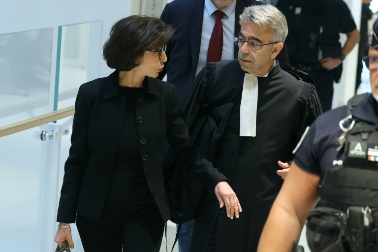 Rachida Dati et l'un de ses avocats, Me  Antoine Beauquier, arrivent au palais de justice de Paris le 16 septembre 2026