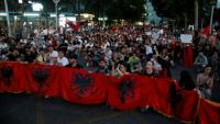 Manifestation contre un hôtel de luxe lié à la famille Trump, à Tirana en Albanie le 8 juin 2026