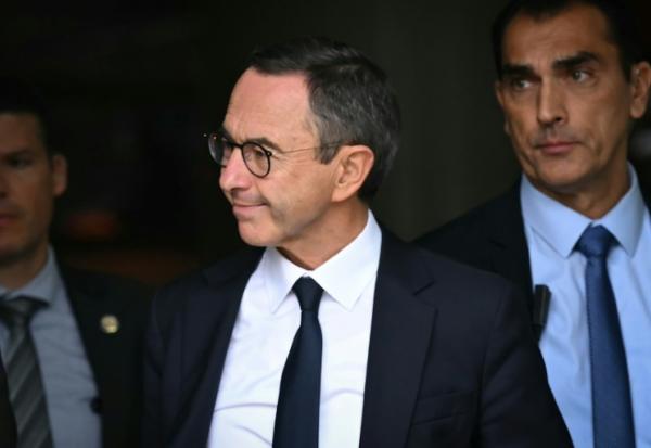 Le ministre de l'Intérieur sortant Bruno Retailleau (c), le 6 octobre 2025 à Boulogne-Billancourt, près de Paris