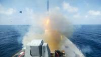 Photo de l’US Navy, diffusée le 28 février 2026 par le Commandement central des États-Unis (CENTCOM) montrant le destroyer lance-missiles USS Spruance lors d'un tir de missile de croisière Tomahawk depuis un lieu non divulgué, le 28 février 2026 