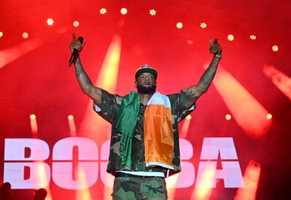 Le rappeur Booba se produit au Festival des musiques urbaines d'Anoumabo, le 30 avril 2023 à Abidjan
