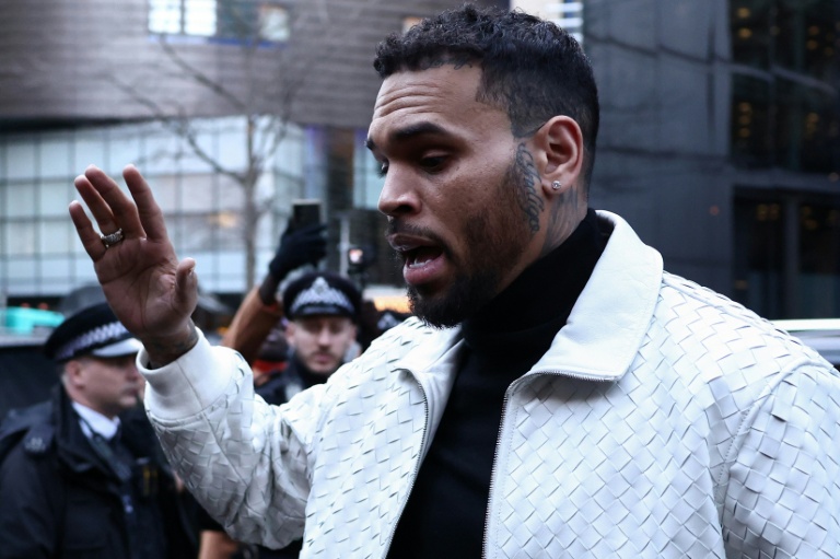 Chris Brown à son arrivée à la Southwark Crown Court de Londres le 28 janvier 2026
