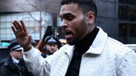 Chris Brown à son arrivée à la Southwark Crown Court de Londres le 28 janvier 2026