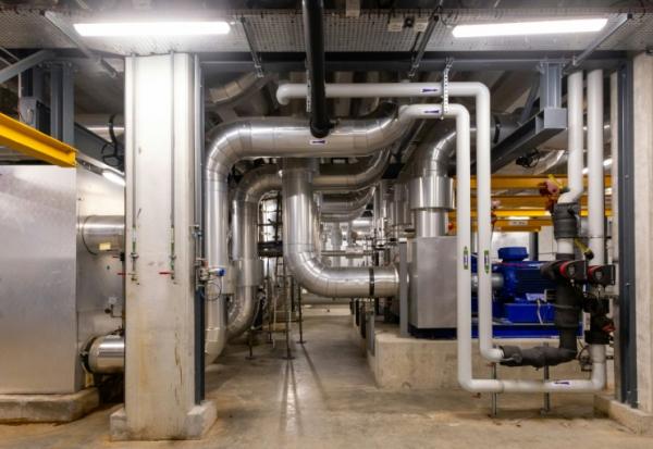 Les installations de la centrale de froid urbain Mouton Duvernet à Lyon le 14 août 2025