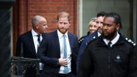 Le prince Harry, duc de Sussex, quitte la Haute Cour de Londres, le 8 avril 2025, après une audience concernant la décision du gouvernement britannique de réduire le niveau de sa sécurité personnelle lors de ses séjours au Royaume-Uni