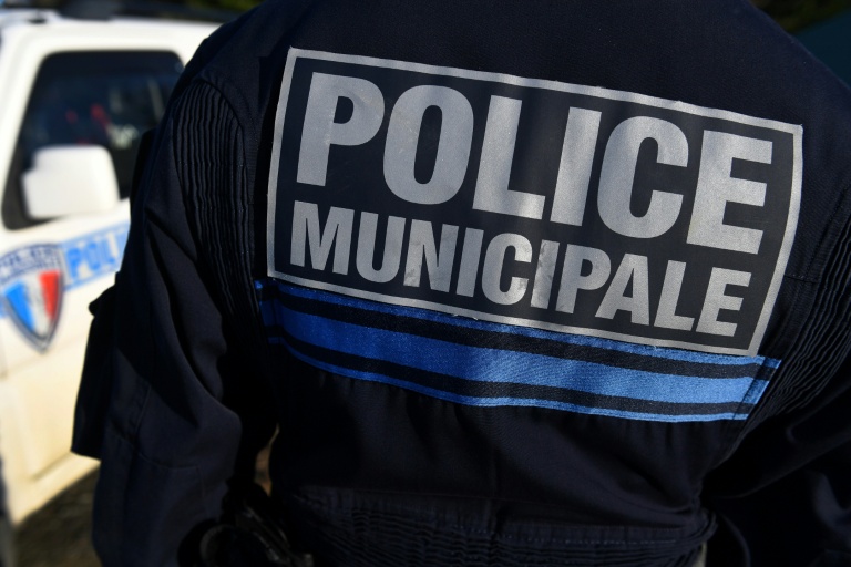 Après la diffusion d'une vidéo dans laquelle un policier municipal de Carcassonne encarté au Rassemblement national tient des propos racistes et complotistes dénoncés de toutes parts, le parti d'extrême droite a annoncé mercredi son exclusion