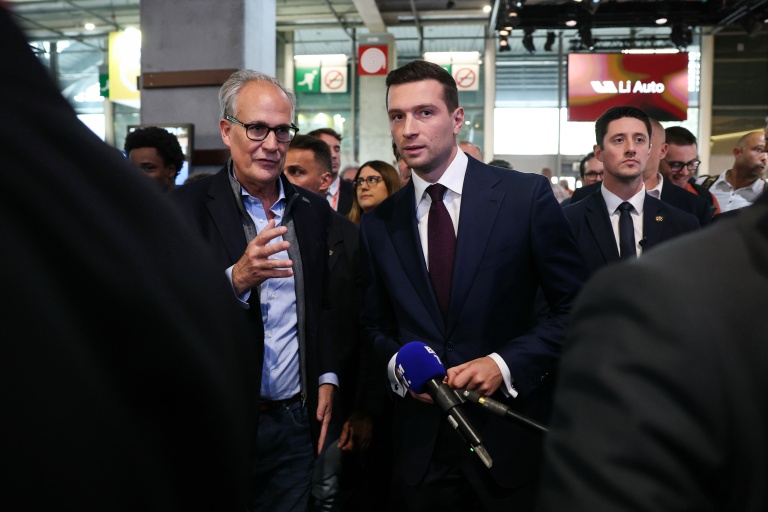 Le président du RN Jordan Bardella au salon de l'automobile à Paris le 16 octobre 2026 