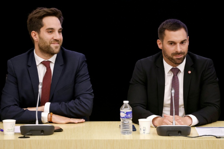 Les députés Rassemblement national (RN) Julien Odoul (g) et Thomas Ménagé, à l'assemblée nationale, le 15 septembre 2024
