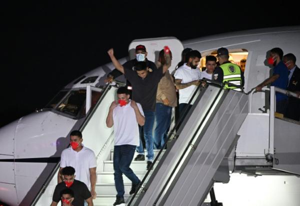 Des migrants vénézuéliens arrivent à Caracas après avoir été libérés d'une prison au Salvador où ils avaient été envoyés par les Etats-Unis, le 18 juillet 2025