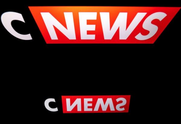 Le siège parisien de CNews a été pris pour cible par une centaine de personnes samedi, à l'orée d'une journée nationale de mobilisation