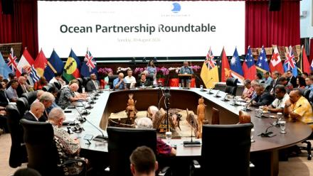 Les dirigeants des îles du Pacifique participent à la table ronde du Partenariat pour l’océan à Koror, aux Palaos, le 30 août 2026, en prélude à la 55e réunion des dirigeants du Forum des îles du Pacifique