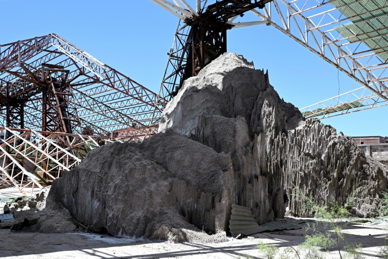 Du sel marin non transformé à l'intérieur des marais salants abandonnés d'Ulcinj, le 2 juin 2026 au Monténégro