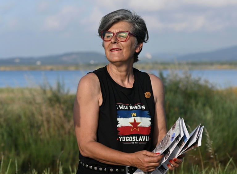 La militante écologiste Zenepa Lika lors d'un entretien avec l'AFP près des marais salants abandonnés d'Ulcinj, le 2 juin 2026 au Monténégro