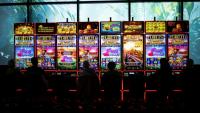 Des machines à sous dans un casino à Enghien-les-Bains (Val-d'Oise), le 12 mars 2026
