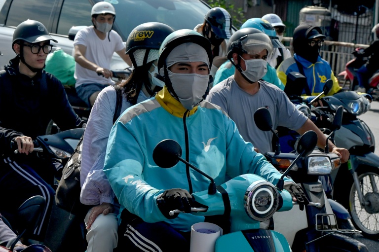 Des deux-roues à Hanoï au Vietnam le 13 mai 2026