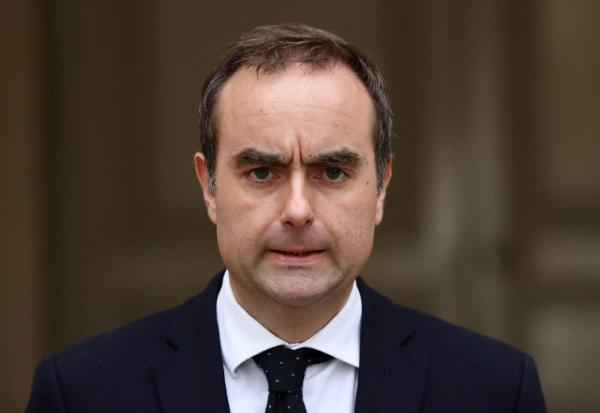 Sébastien Lecornu s'exprime le 6 octobre 2025 à l'Hôtel Matignon, à Paris,  après sa démission