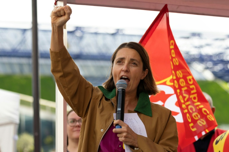 La secrétaire générale de la CGT Sophie Binet lors d'une manifestation devant le ministère des Finances le 8 septembre 2026 à Paris