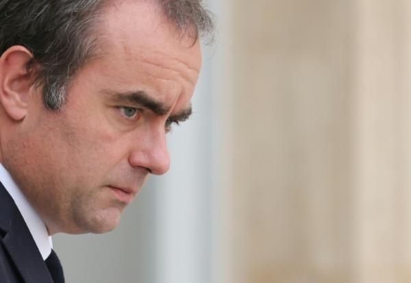 Le Premier ministre Sébastien Lecornu sortant de l'Elysée, à Paris le 10 septembre 2026.