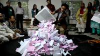 Début du dépouillement un bureau de vote à Dacca, lors des élections législatives au Bangladesh, le 12 février 2026