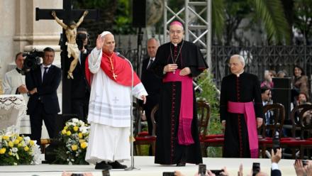 Le pape Léon XIV s'adresse aux fidèles, le 8 mai 2026  à Pompéi, dans le sud de l'Italie