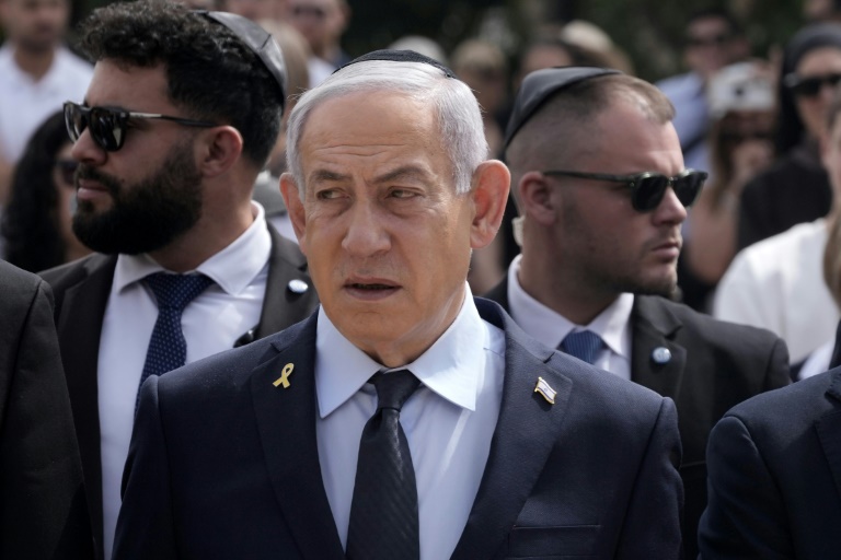 Le Premier ministre israélien Benjamin Netanyahu assiste à une cérémonie marquant la journée annuelle de commémoration de l'Holocauste, au mémorial de l'Holocauste de Yad Vashem à Jérusalem, le 24 avril 2025