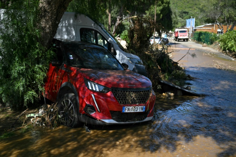 Dans le village de Cavalière, au Lavandou, dans le Var, après des inondations dues à de violentes précipitations, le 20 mai 2025