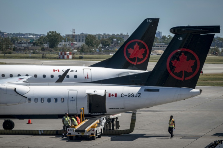 Des avions d'Air Canada sur le tarmac de l'aéroport Pierre-Elliott Trudeau de Montréal (Canada) le 14 août 2025