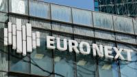 Le logo d'Euronext, qui détient notamment la Bourse de Paris, à son siège du quartier des affaires parisien de La Défense, le 7 avril 2025