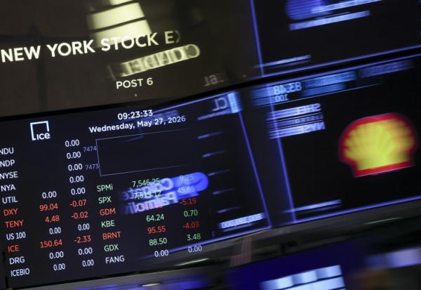 Des écrans à la Bourse de New York, le 27 mai 2026