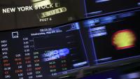 Des écrans à la Bourse de New York, le 27 mai 2026