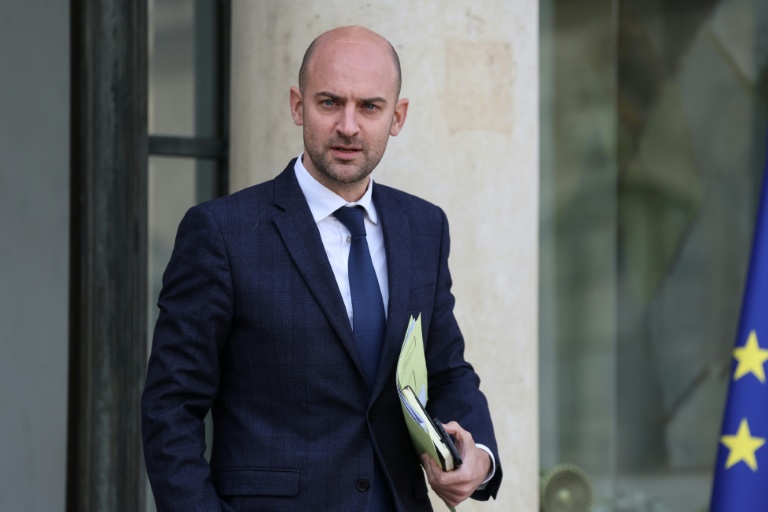 Le ministre de l'Europe et des Affaires étrangères Jean-Noël Barrot, à la sortie de l'Élysée, le 18 novembre 2025 à Paris