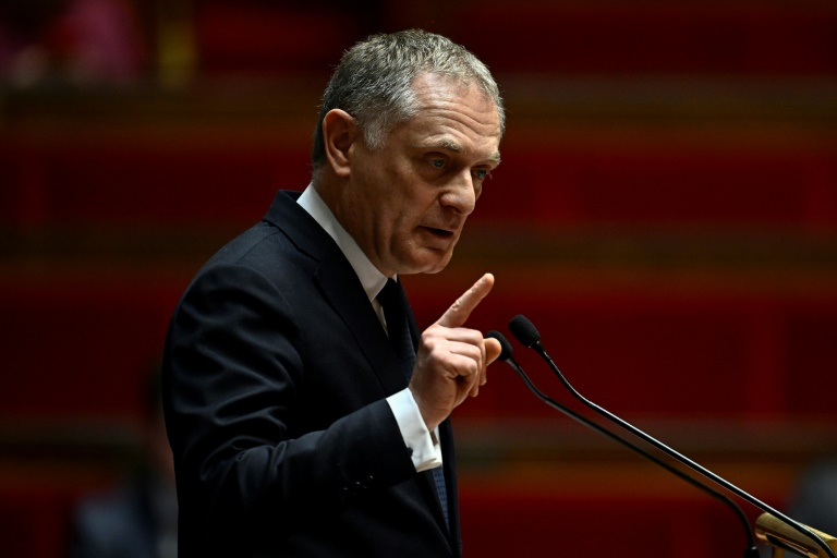Le député LR Philippe Juvin s'exprime lors d'un débat à l'Assemblée nationale, à Paris, le 5 février 2025