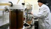 Production de whisky dans une distillerie à Drimnin, dans les Highlands, en Ecosse, le 3 février 2025. 
