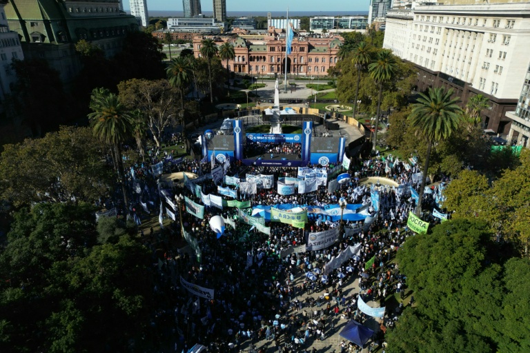 Manifestation organisée par les syndicats argentins à Buenos Aires, l'Argentine figurant parmi les 