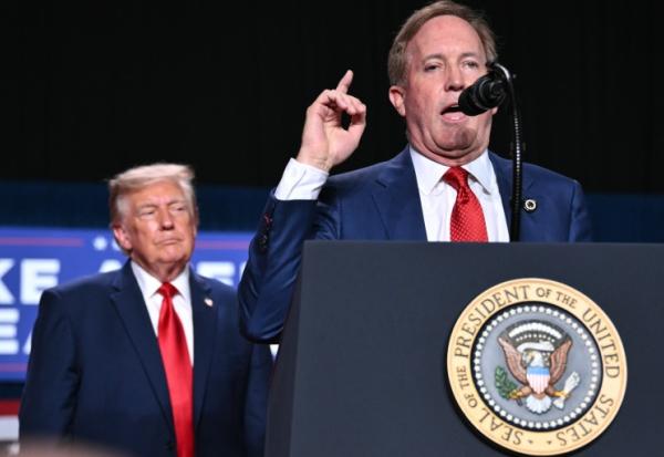 Le candidat républicain pour un siège de sénateur du Texas, Ken Paxton, s'exprime lors d'un meeting aux côtés du président américain Donald Trump à San Antonio (Texas), le 7 octobre 2026