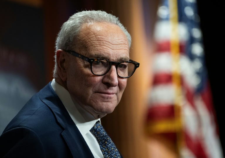 Le chef de la minorité démocrate au Sénat, Chuck Schumer lors d'une conférence de presse à Washington le 30 septembre 2025
